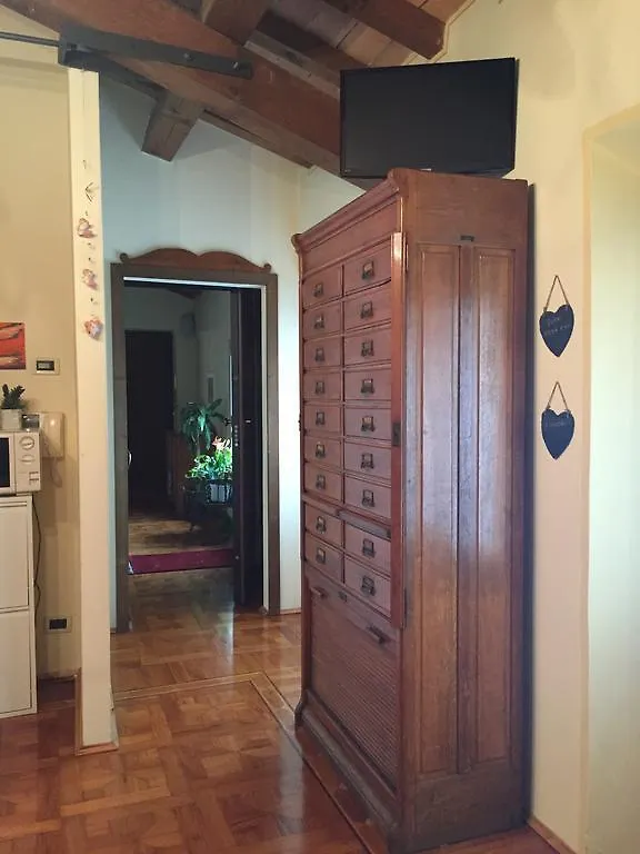 Apartment B&B A Casa Di Andrea Mantova Italy
