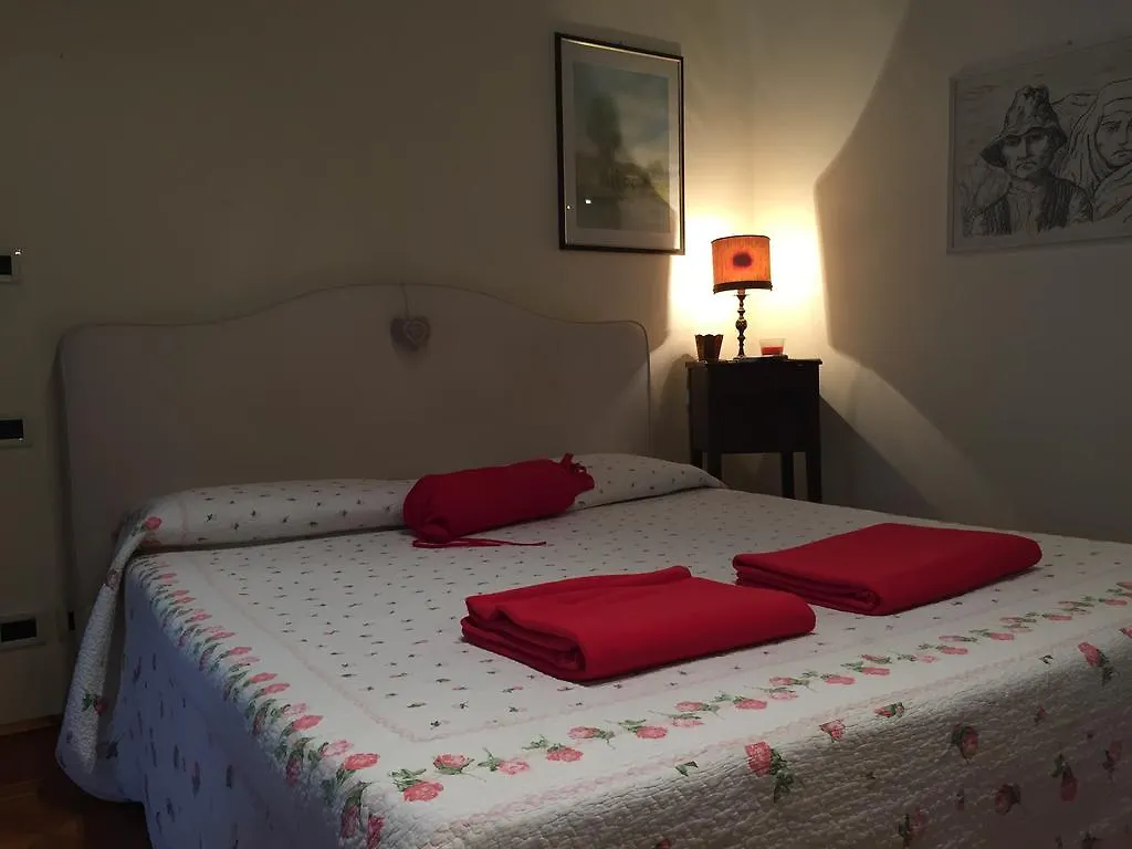 Apartment B&B A Casa Di Andrea Mantova Italy