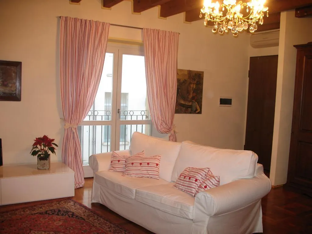 Apartment B&B A Casa Di Andrea Mantova